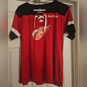NWT Detroit Red Wings shirt. Size:L